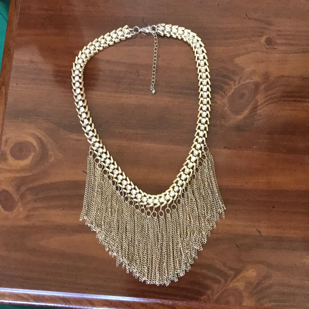 Price ⬇️ Statement necklace